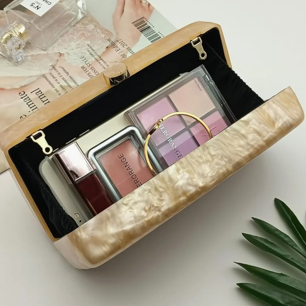 Elegant Cream Clutch - Picture 3 of 6